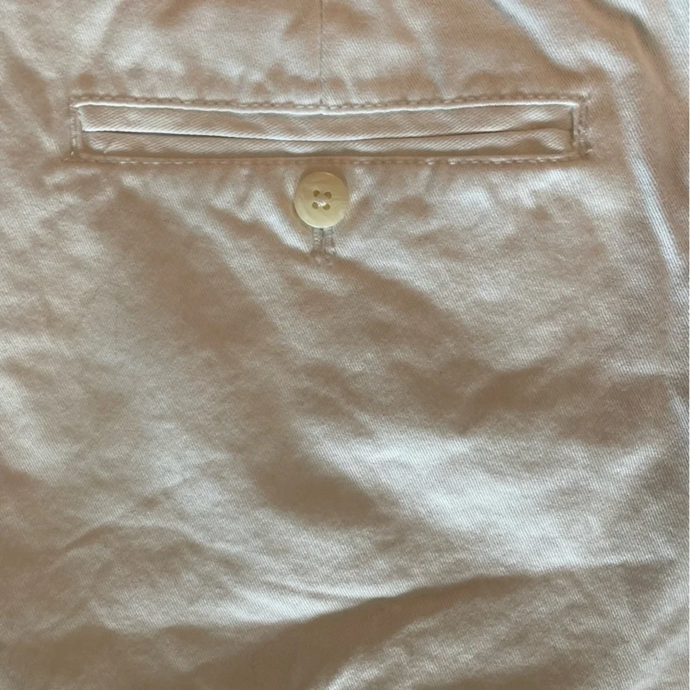 Izod White Shorts Size 40 New With Tags  belt loops